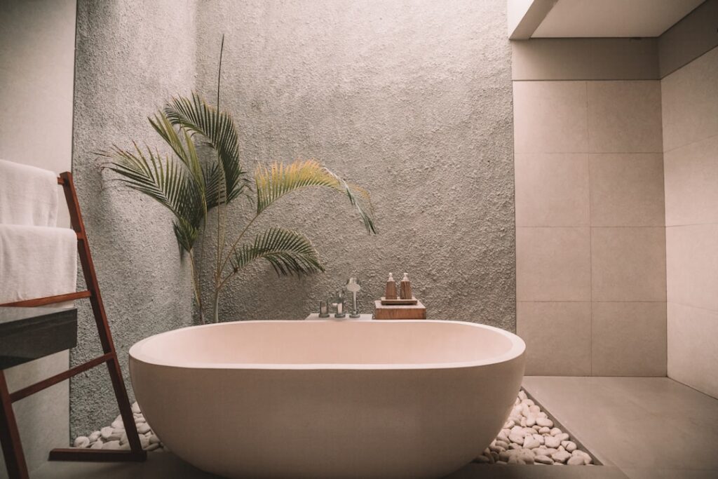 white-ceramic-bathtub-pibrawhb4h8 white-ceramic-bathtub-pibrawhb4h8